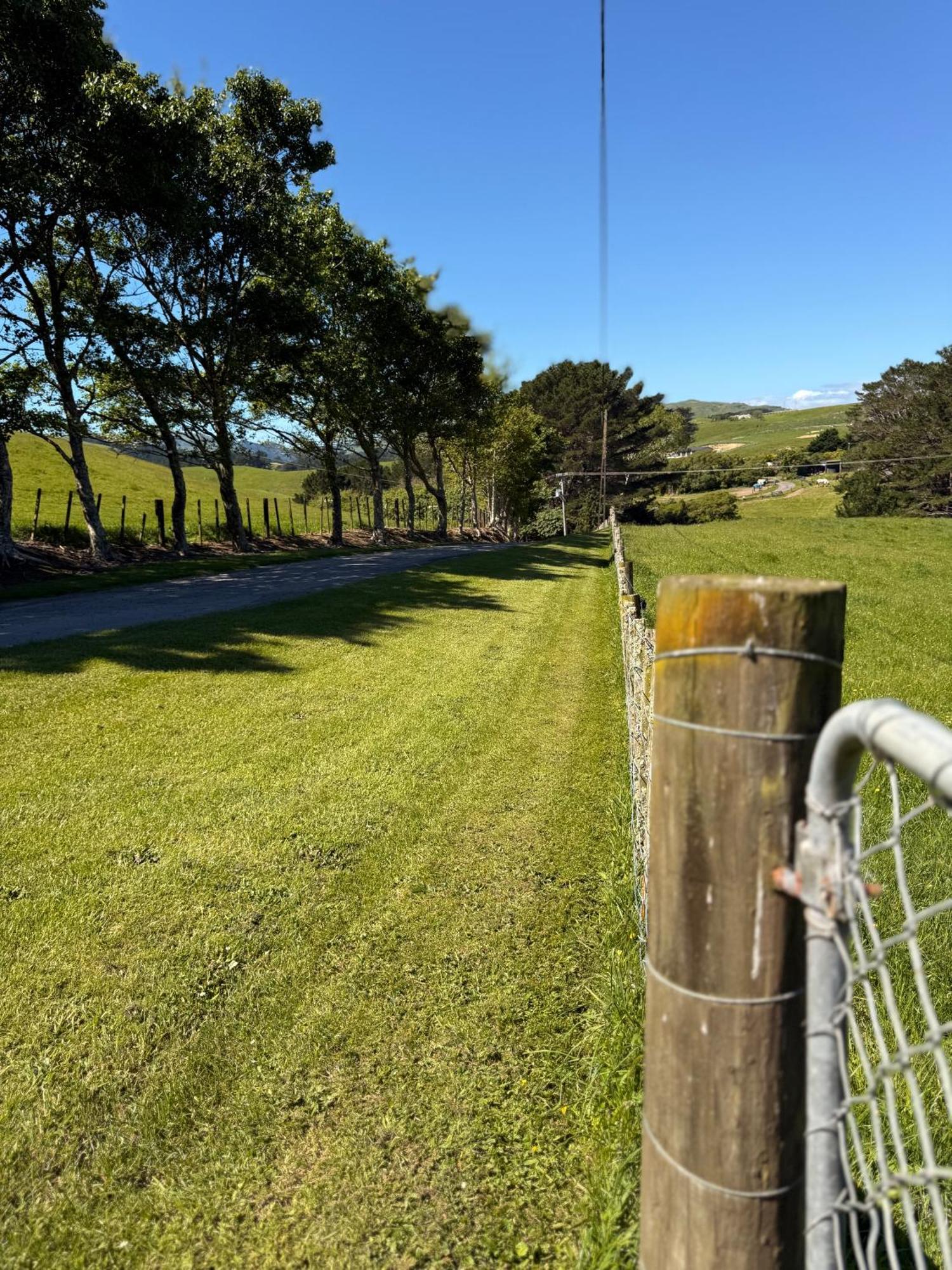 Ohariu Farm Cottage Johnsonville Exterior photo